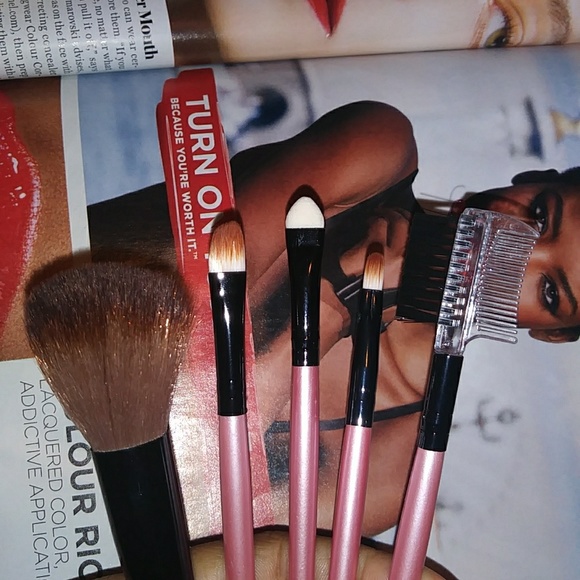 💄👝 3 Piece Beauty Bundle (16 pieces) - Picture 4 of 5